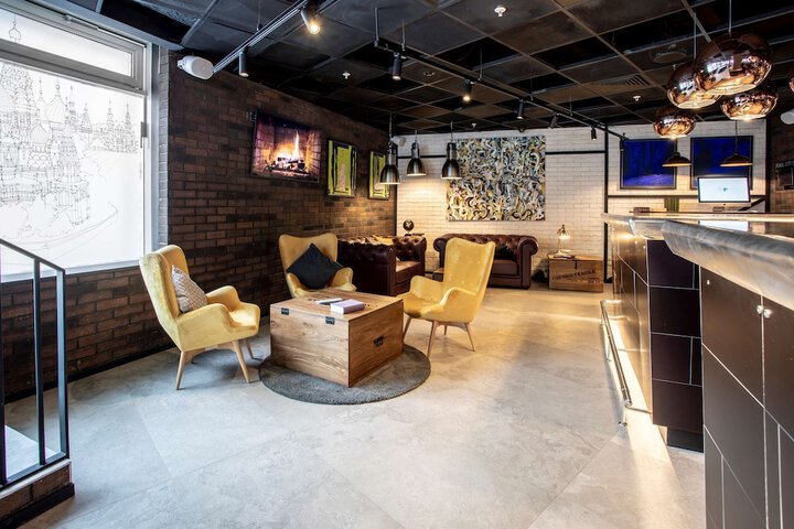 Lounge 40 of 63