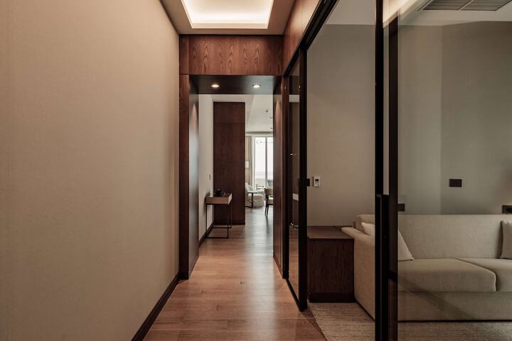 Room 44 of 233