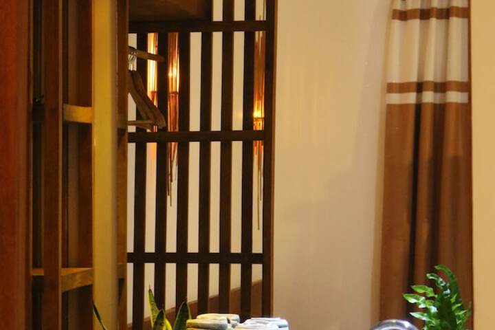 Room 5 of 10