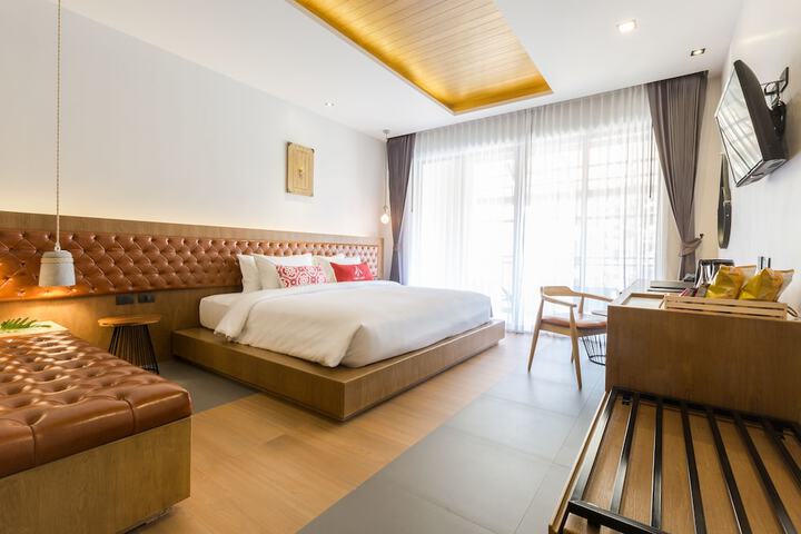 Room 8 of 118