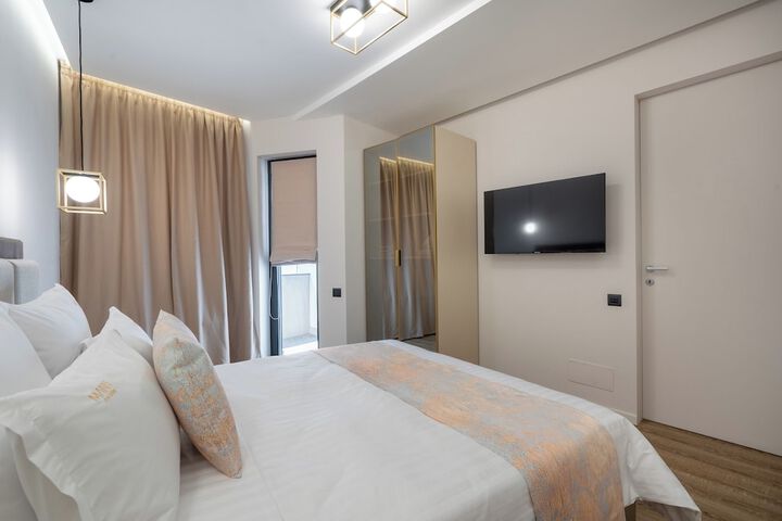 Room 30 of 552
