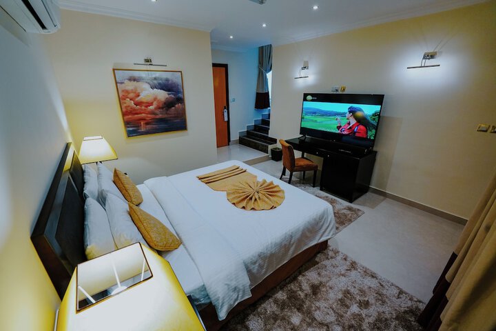 Room 2 of 56