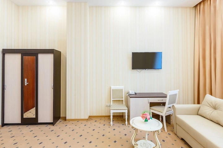 Room 5 of 17