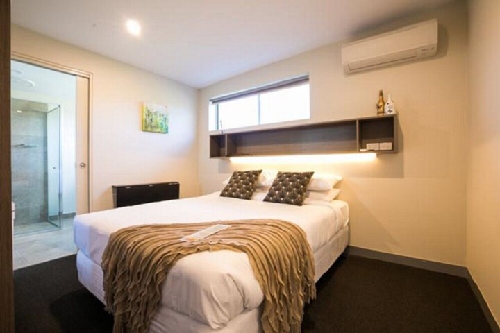 Room 2 of 17