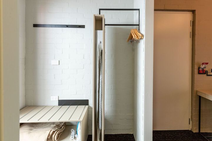 Iron/ironing board