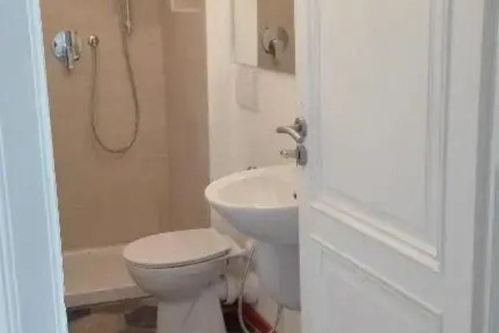Room 7 of 11