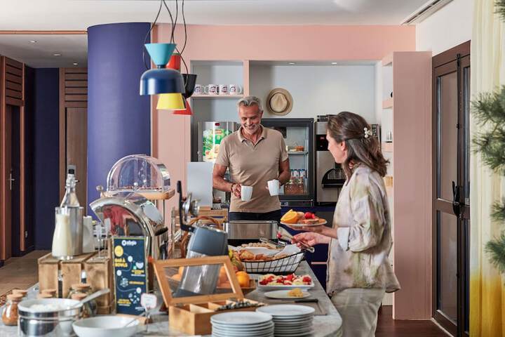 Breakfast/Coffee Service 48 of 62