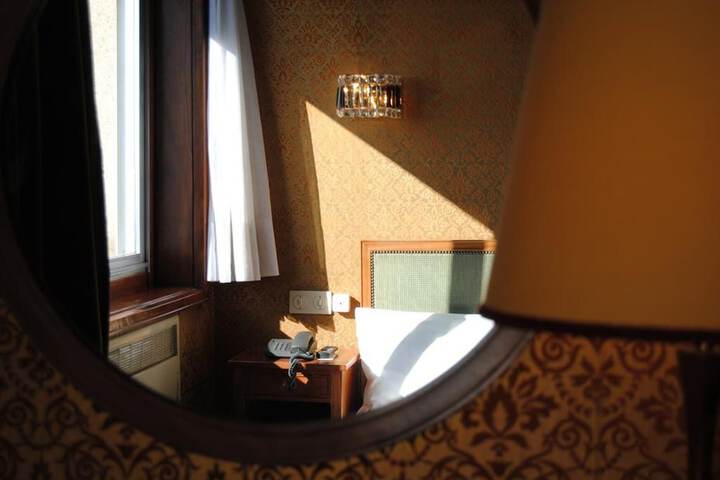 Room 11 of 34