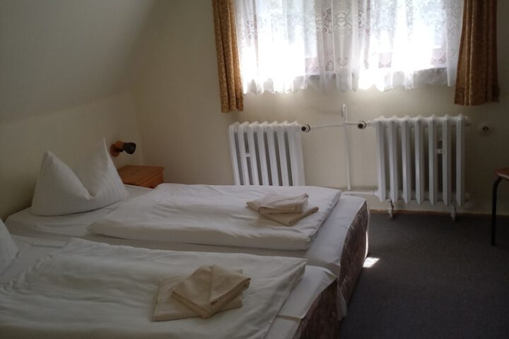 Room 9 of 12