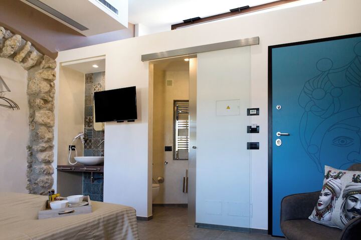 Room 46 of 124