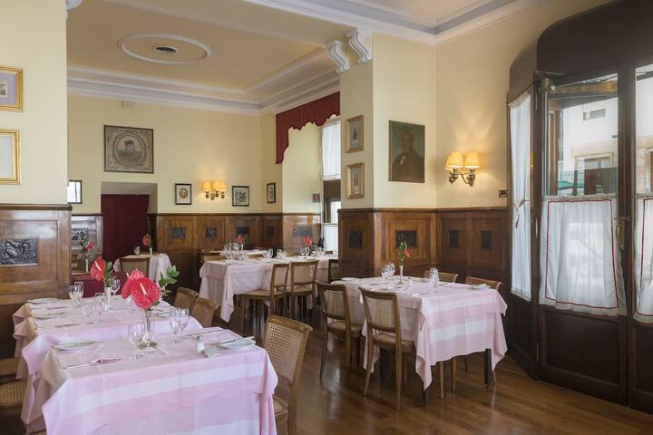 Dining 58 of 83