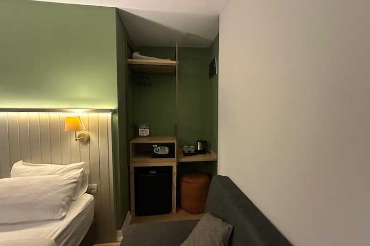 Room 133 of 222