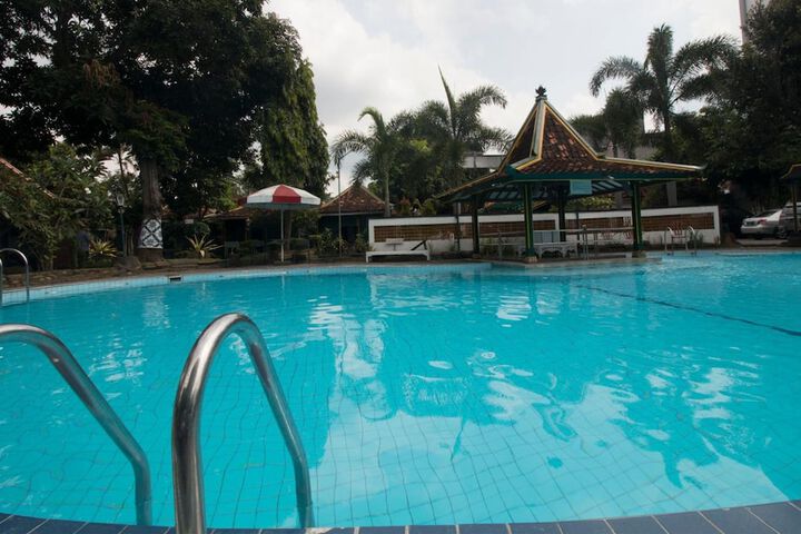Pool Hotel