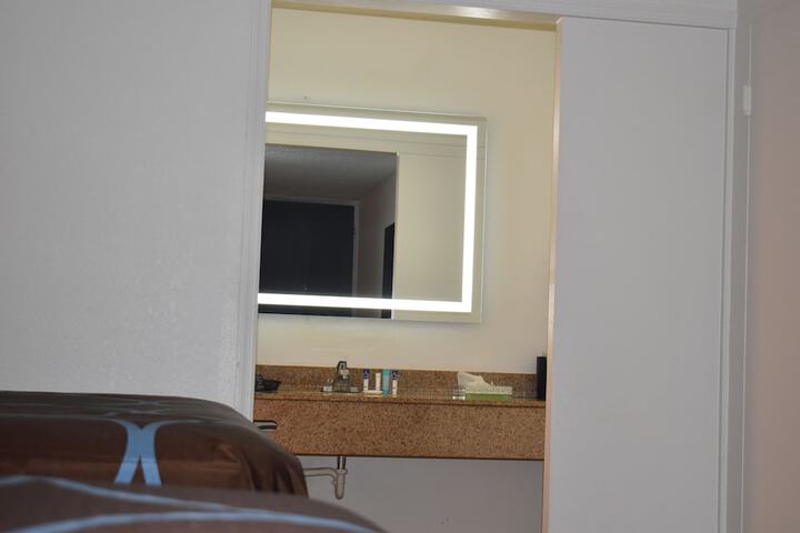 1 King Bed | (1 of 7)