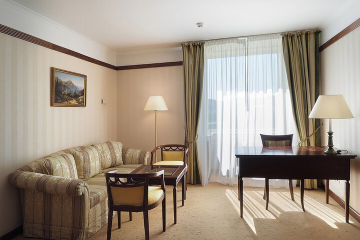 Room 38 of 219