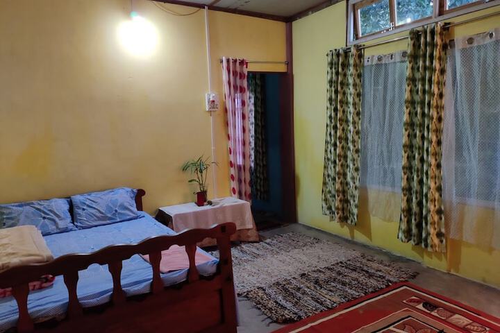 Room 6 of 12