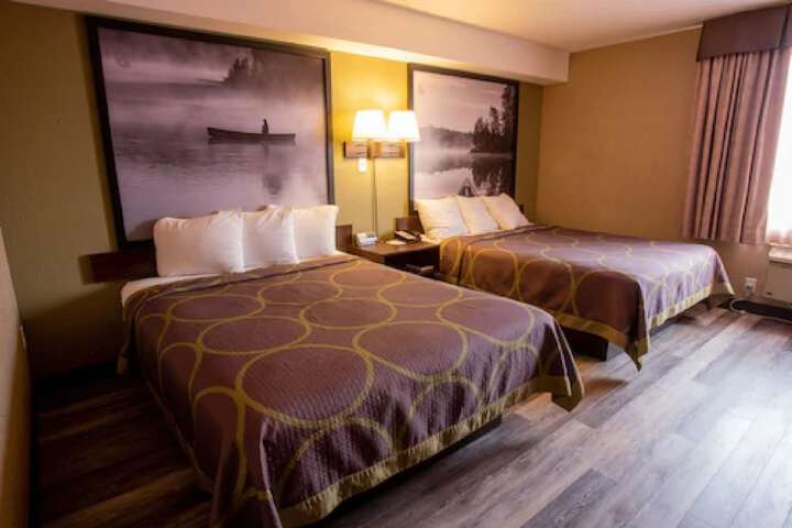 2 Queen Beds (3 of 8)