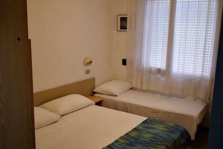 Room 13 of 24