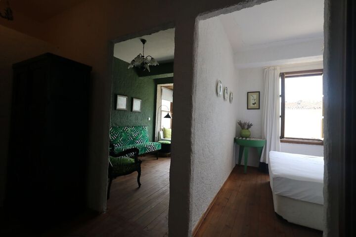Room 25 of 27