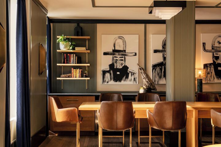 Lounge 64 of 77