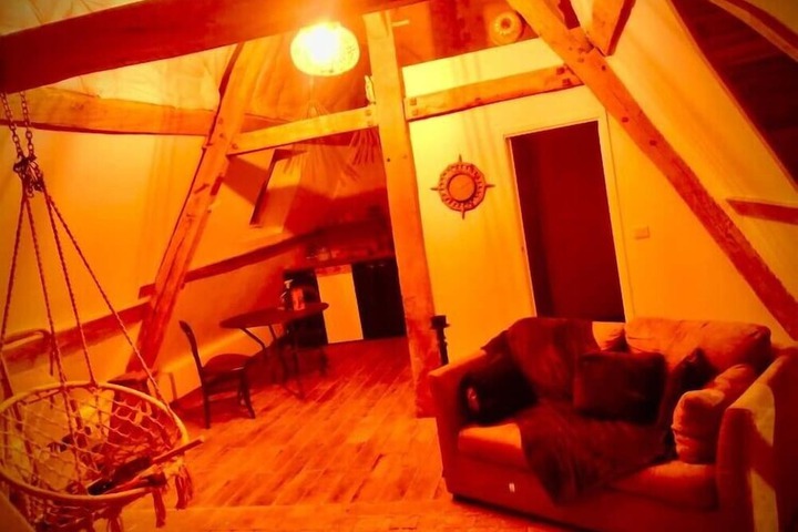 Room 9 of 10