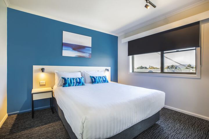 Room 5 of 38
