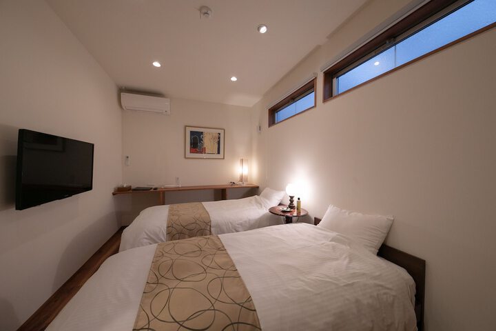 Room 15 of 96