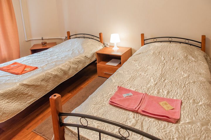 Room 5 of 16