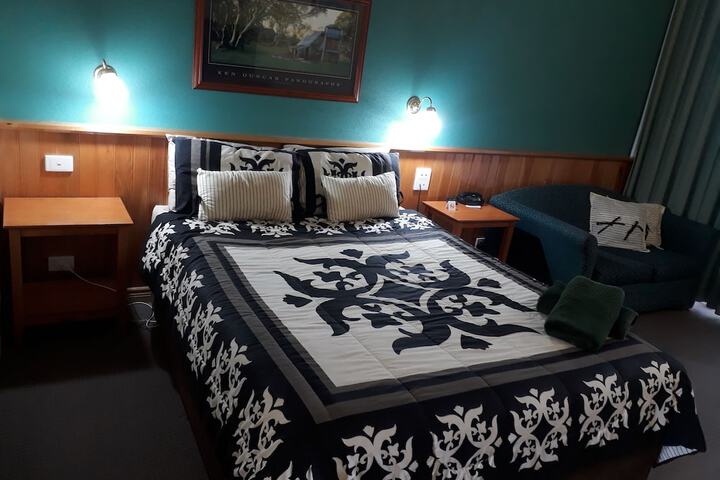 Room 4 of 62