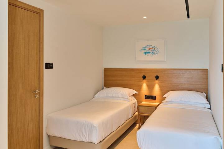 Room 21 of 93