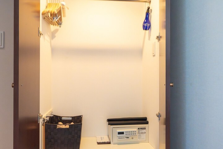 Room 142 of 299