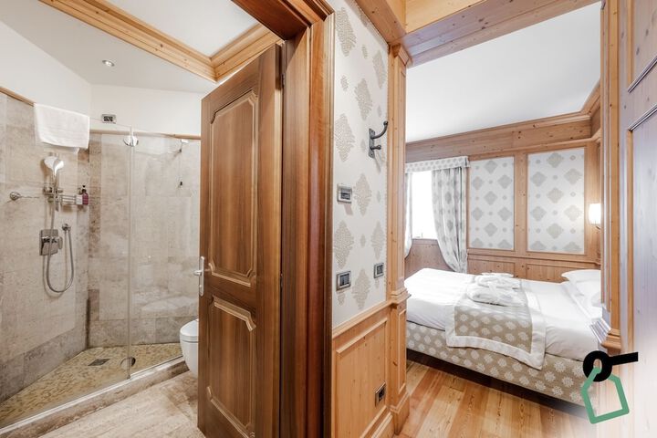 Room 14 of 65