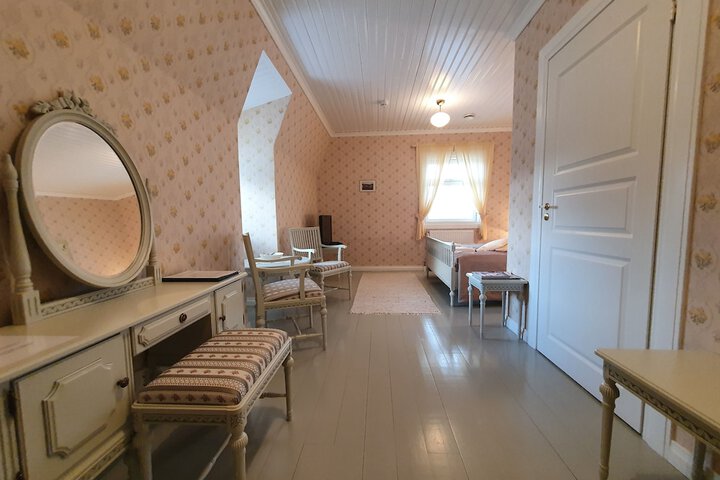 Room 25 of 137