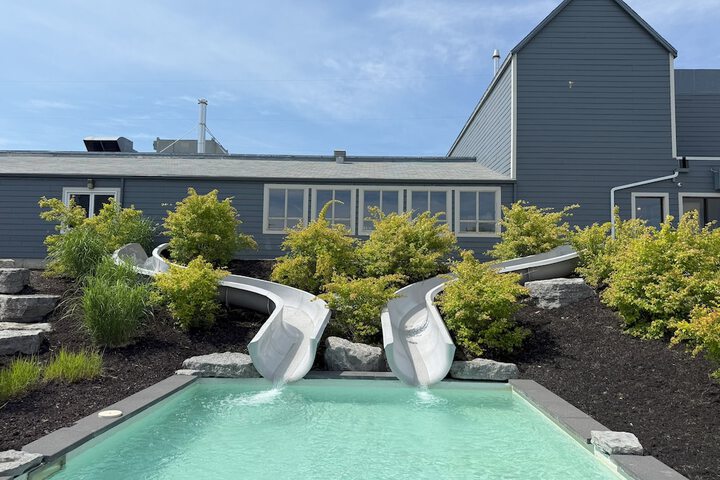 Hotel Pool