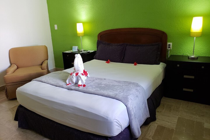 Room 11 of 93