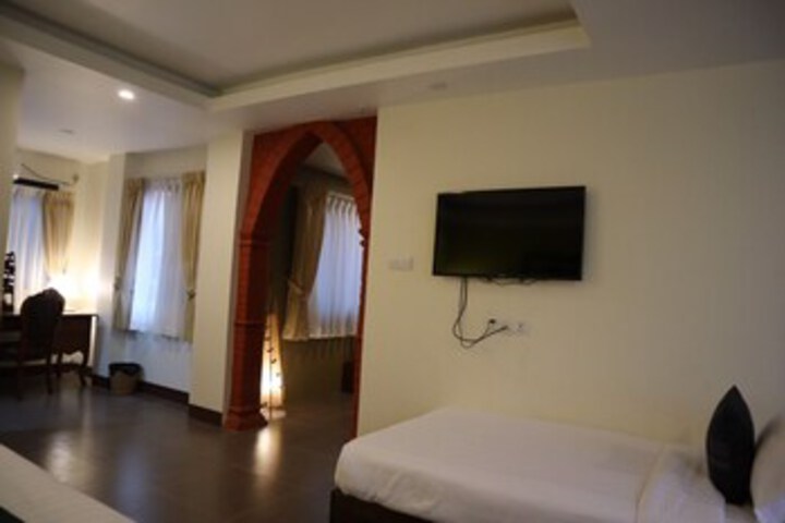 Room 5 of 32