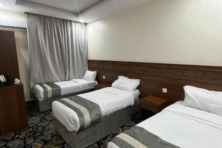 Room 12 of 18
