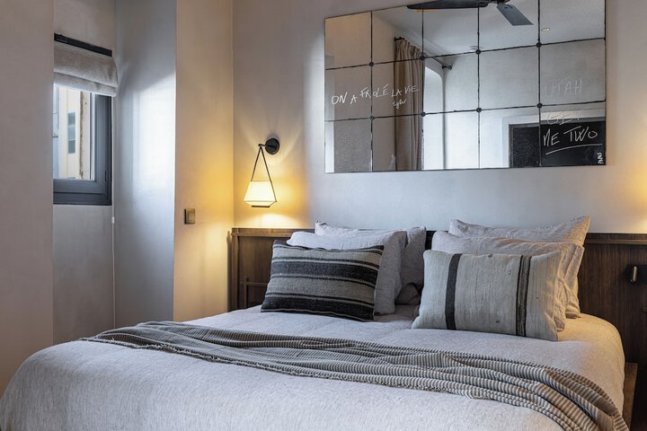 Room 2 of 42
