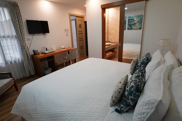 Room 35 of 106