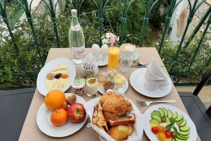 Breakfast/Coffee Service 36 of 42