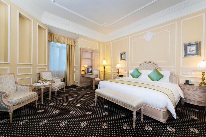 Room 11 of 42
