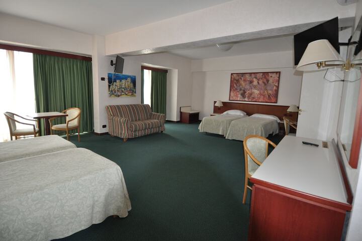 Room 7 of 72