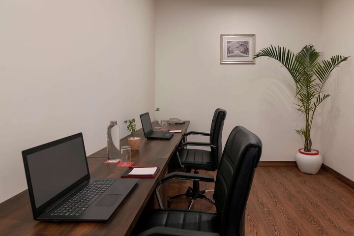 Business Center 39 of 41