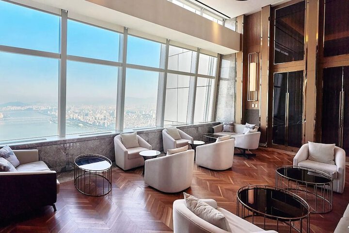 Lounge 102 of 124