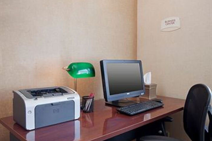Business Center 9 of 17