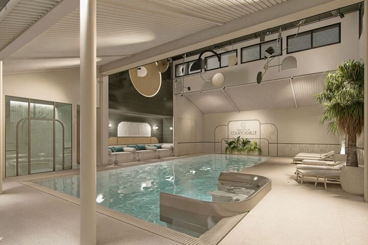 Hotel Pool