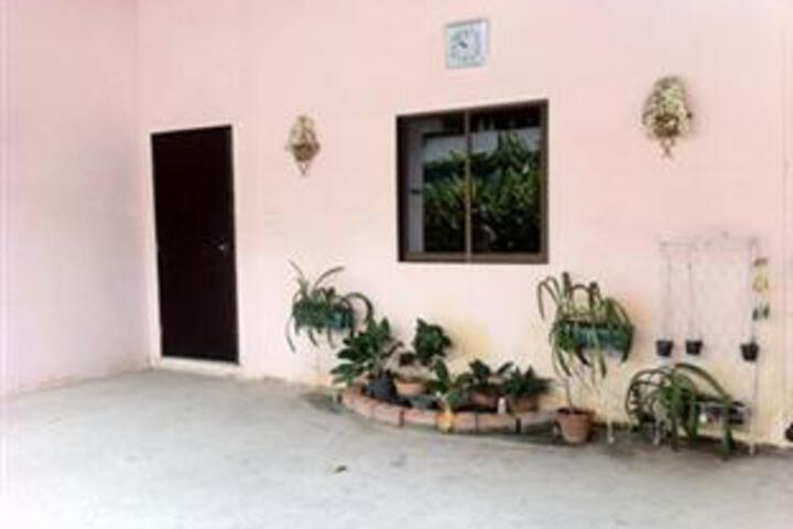 Room 2 of 6
