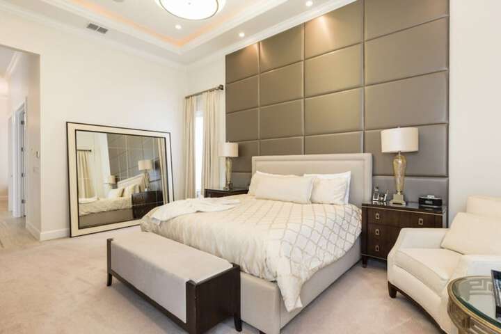Room 6 of 71