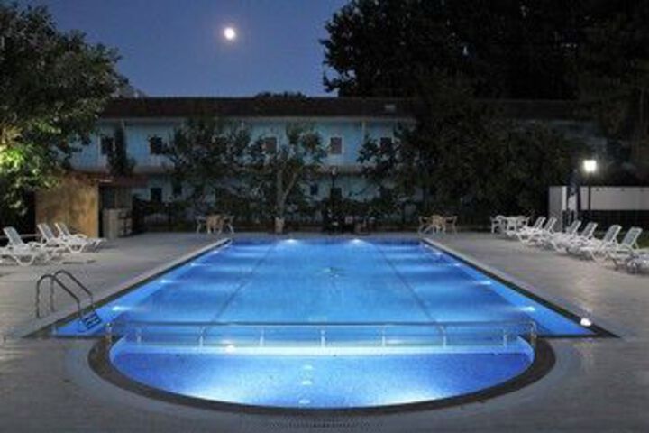 Pool 10 of 13