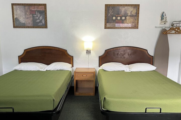 1 Queen Bed (6 of 10)